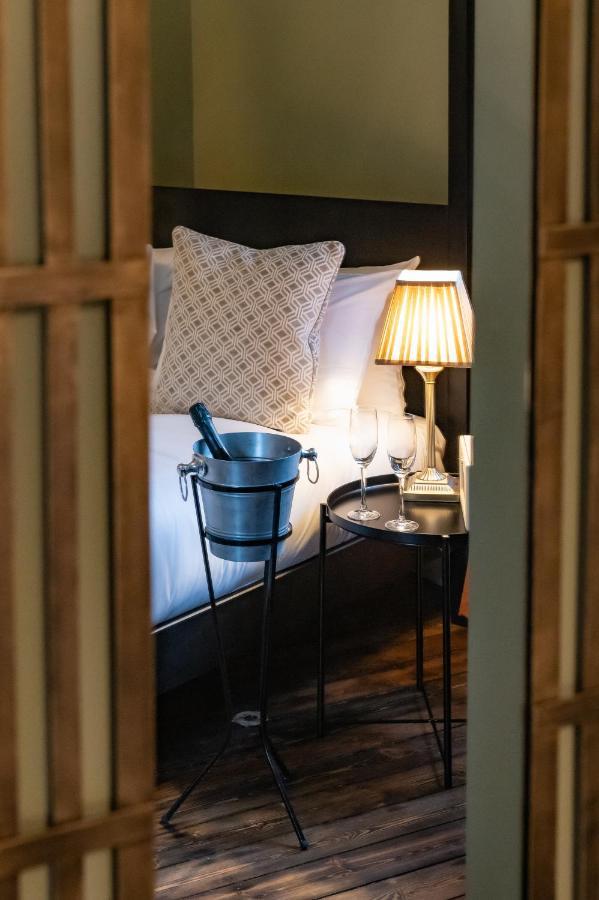 The Bear Hotel Bath Exterior photo